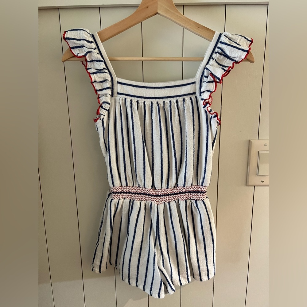 NWOT Cat&Jack Girls Flutter Sleeve Smocked Waist Americana Romper Size M (7/8)